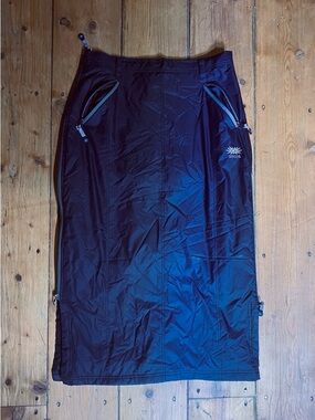 Skhoop Black Outdoor Side-Zip Skirt